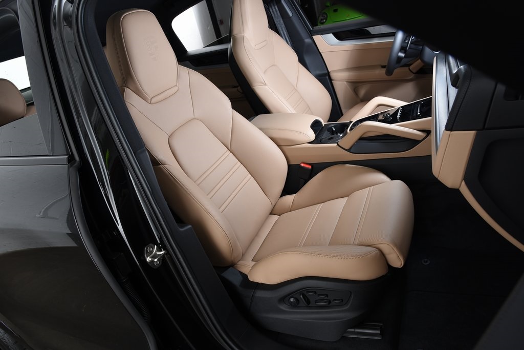 2025 Porsche Cayenne photo 31