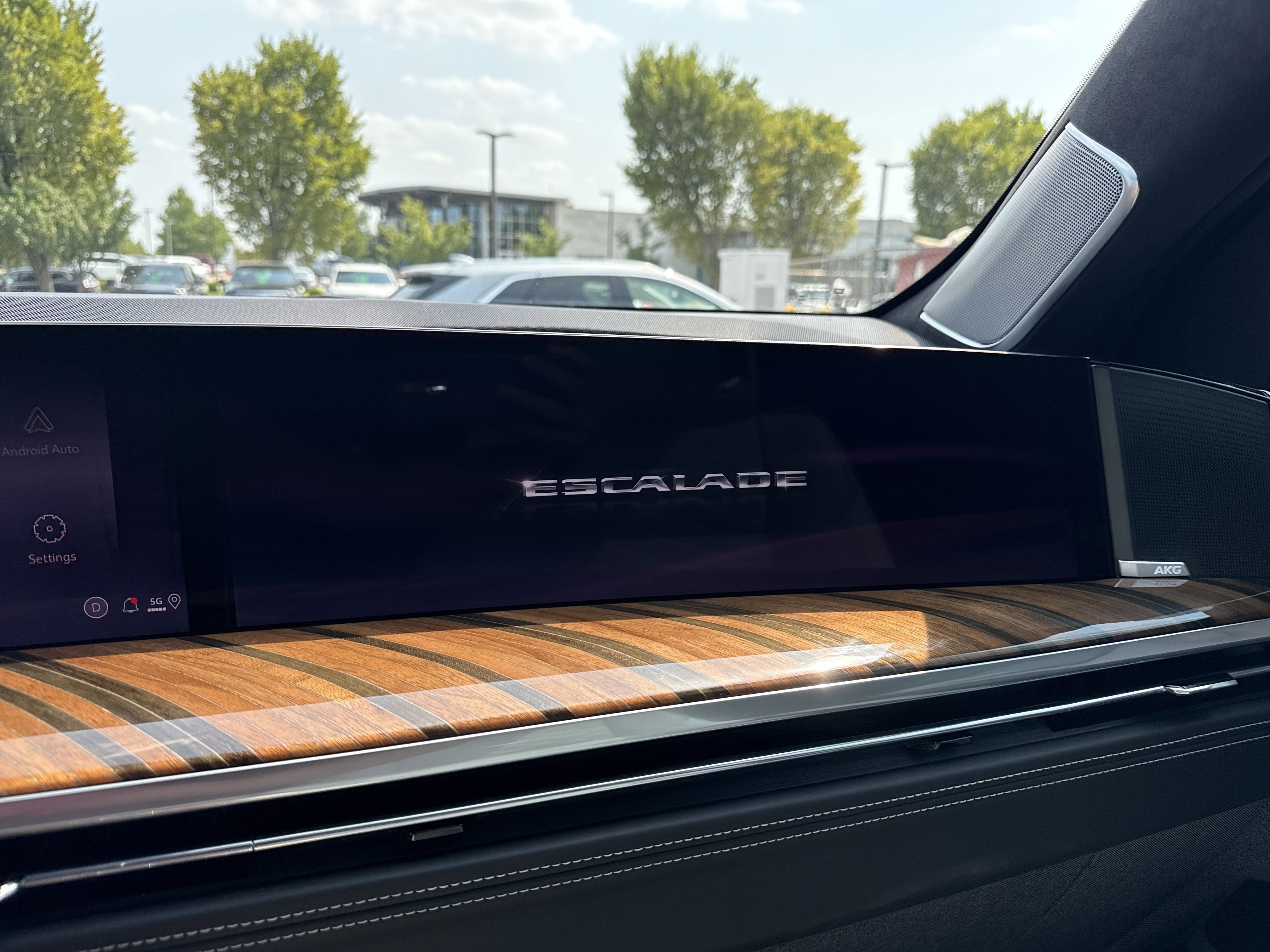 2025 Cadillac Escalade ESV Sport Platinum photo 4
