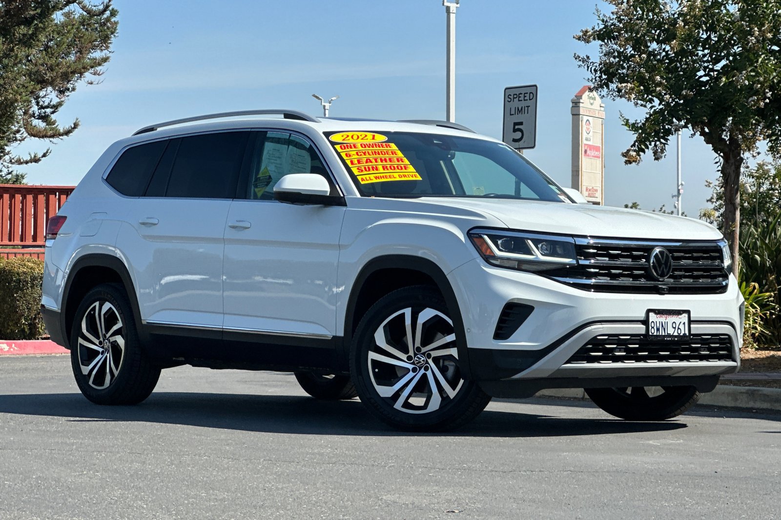 2021 Volkswagen Atlas SEL Premium photo 2