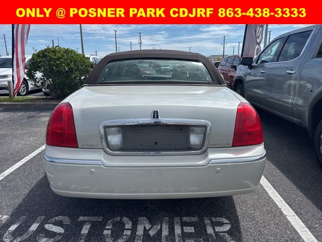2004 Lincoln Town Car Ultimate photo 3