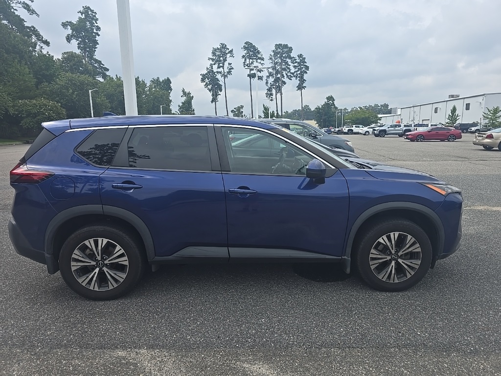 2022 Nissan Rogue SV photo 4