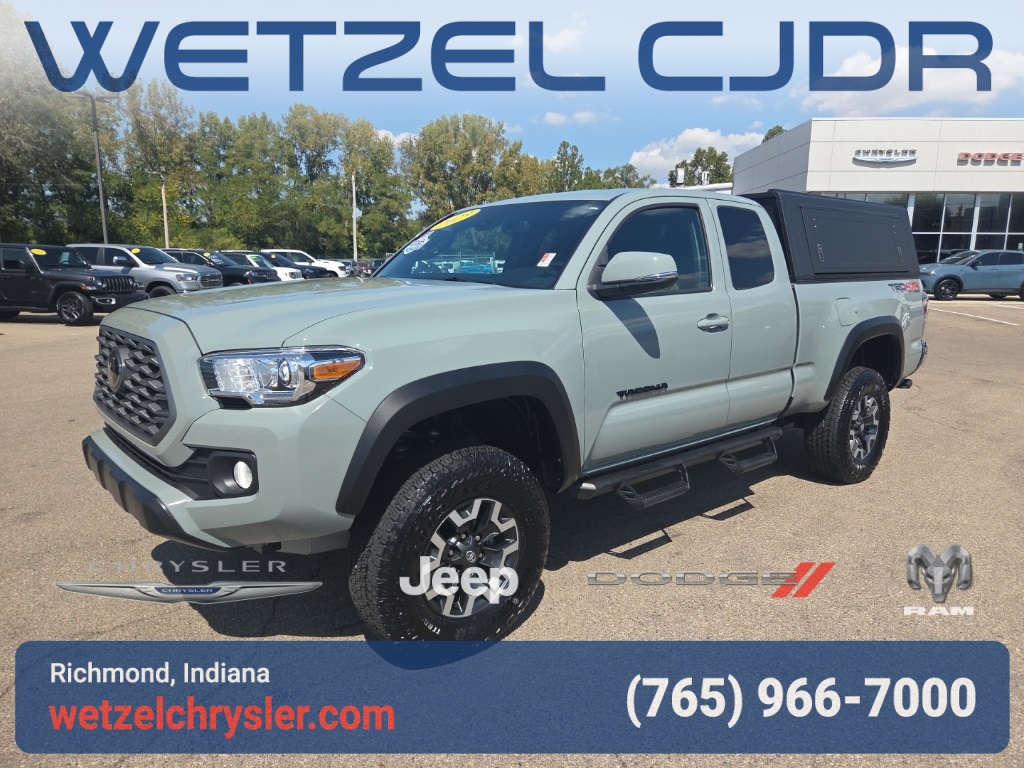 2023 Toyota Tacoma TRD Off-Road photo 3