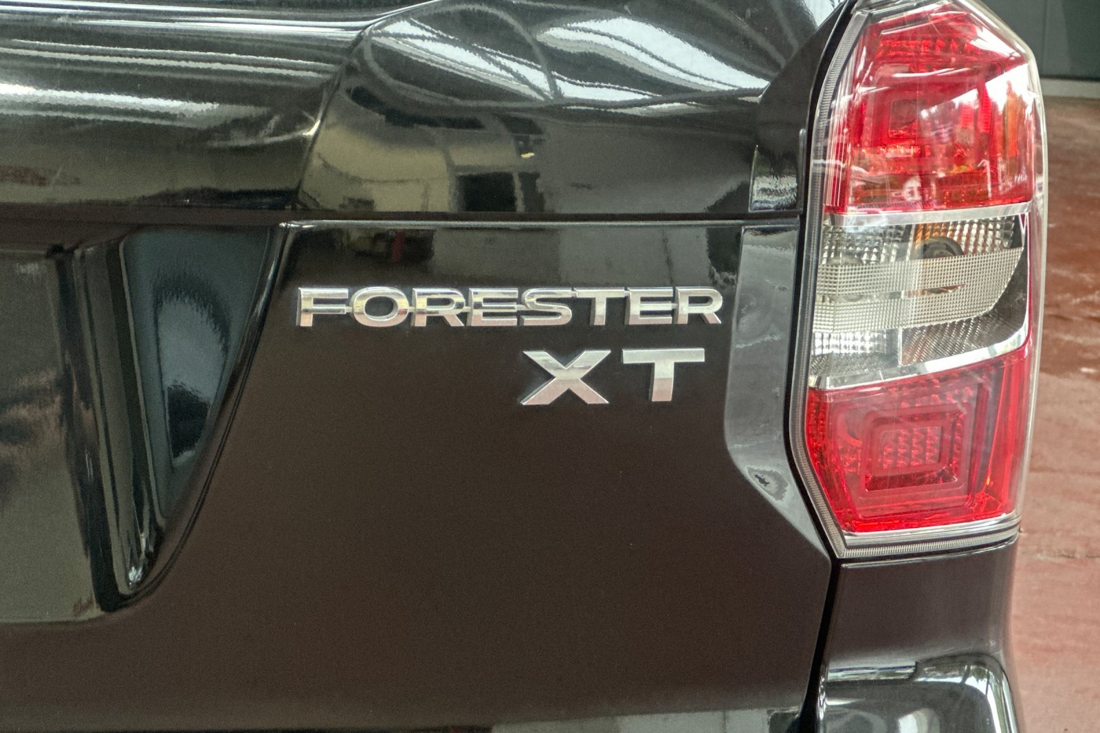 2015 Subaru Forester 2.0XT Premium photo 30