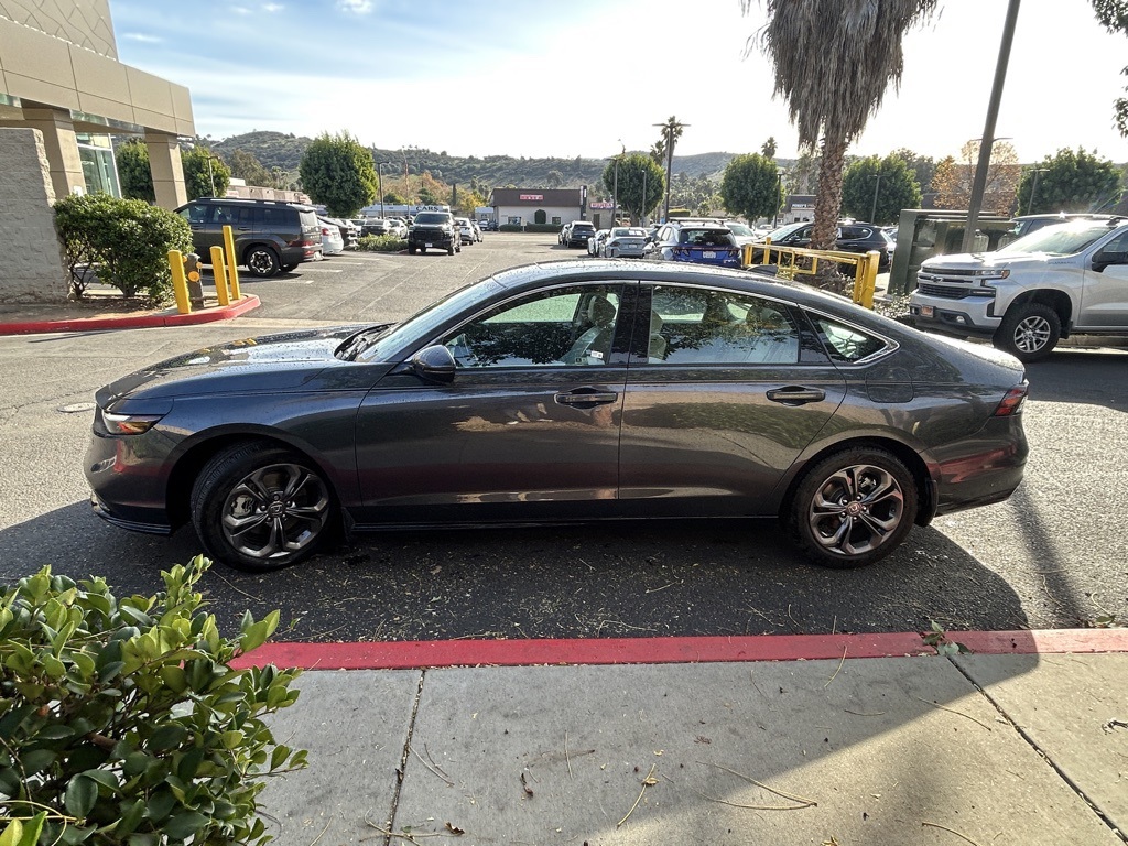 Used 2024 Gray Honda EX-L image 4