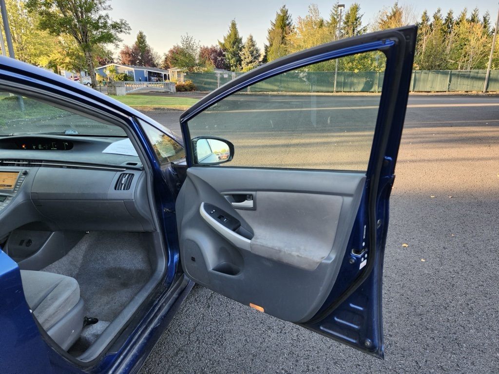 2010 Toyota Prius Three photo 22