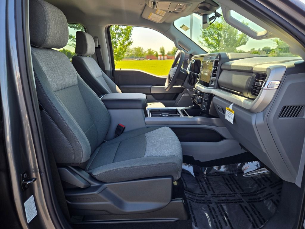 2025 Ford F-250 XLT photo 5