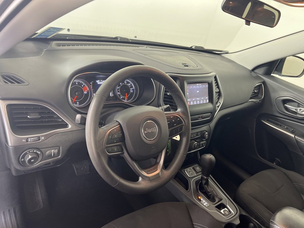 2019 Jeep Cherokee Latitude photo 3