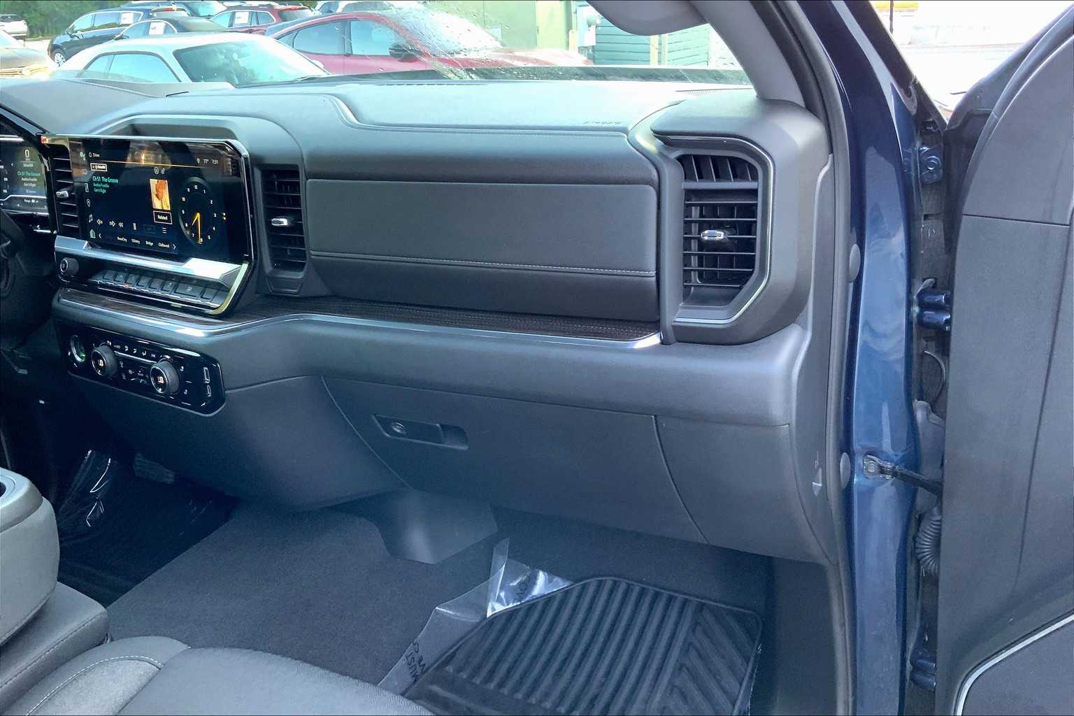 2023 Chevrolet Silverado 1500 LT photo 17