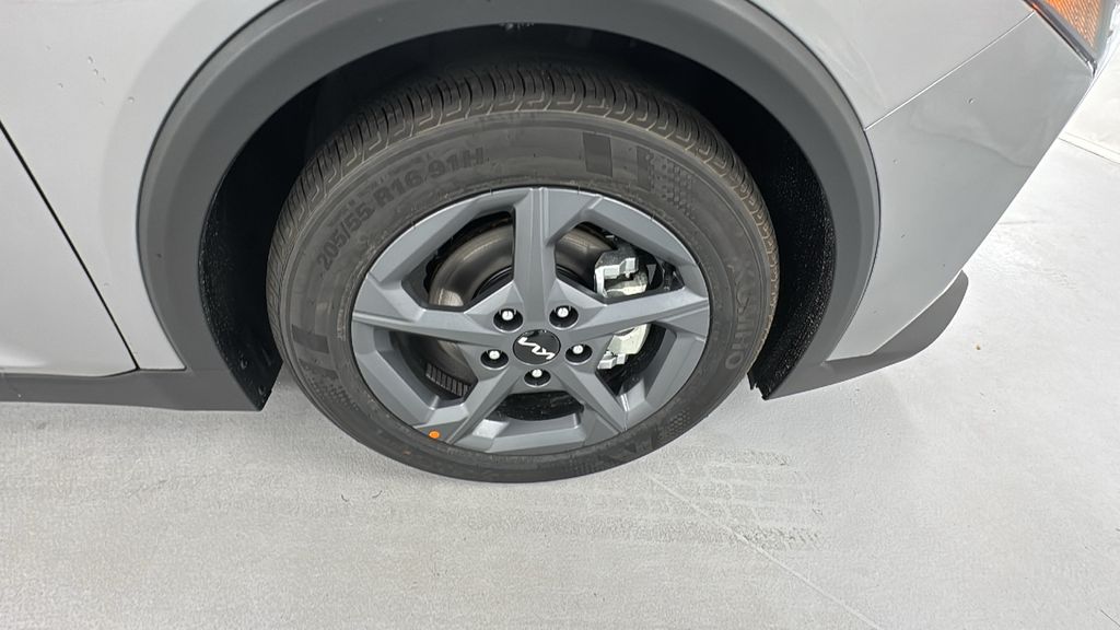 2025 Kia K4 LXS photo 9