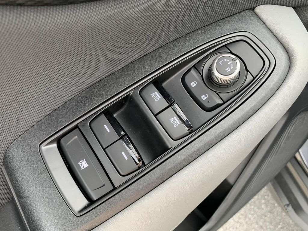 2025 Subaru Outback Premium photo 2