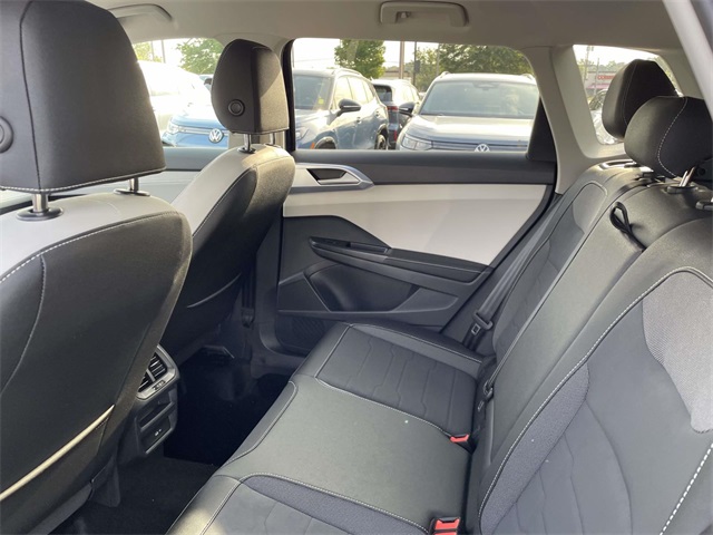 2025 Volkswagen Taos SE photo 10