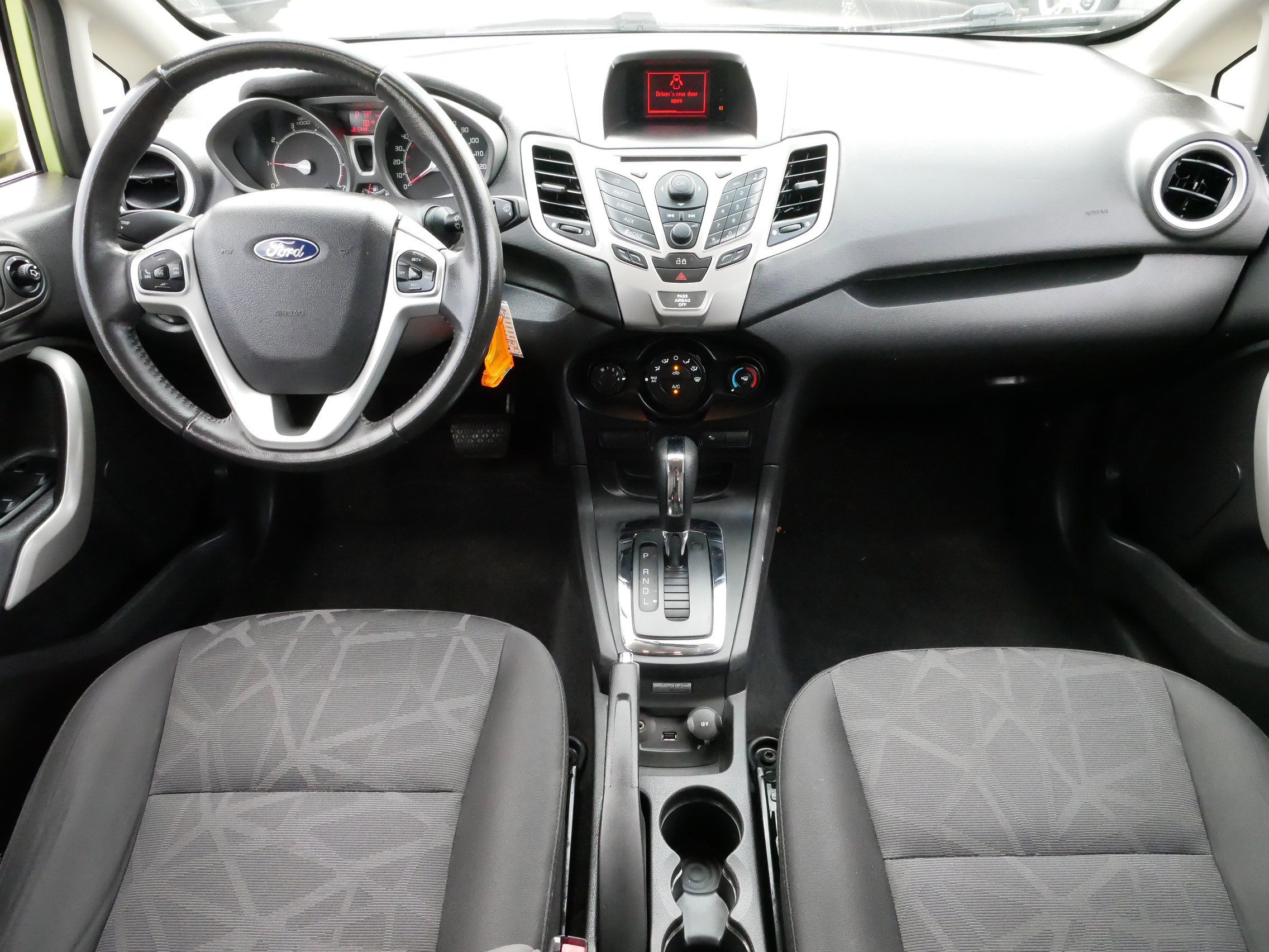 2013 Ford Fiesta SE photo 9