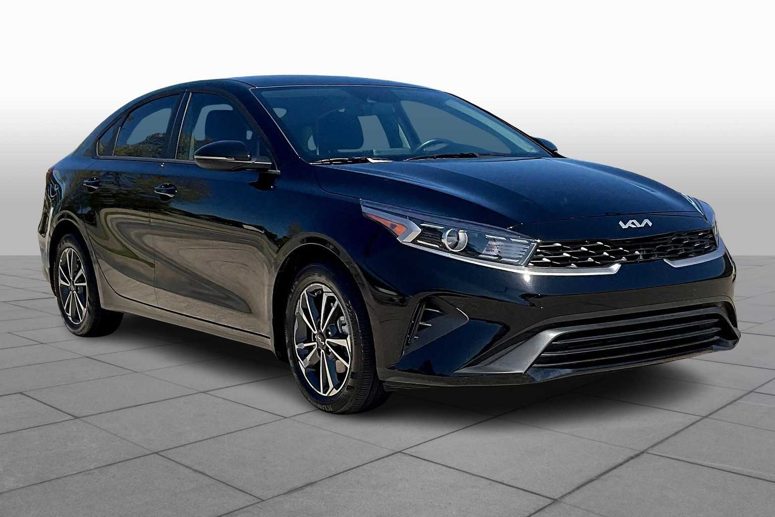 2024 Kia Forte LXS photo 2