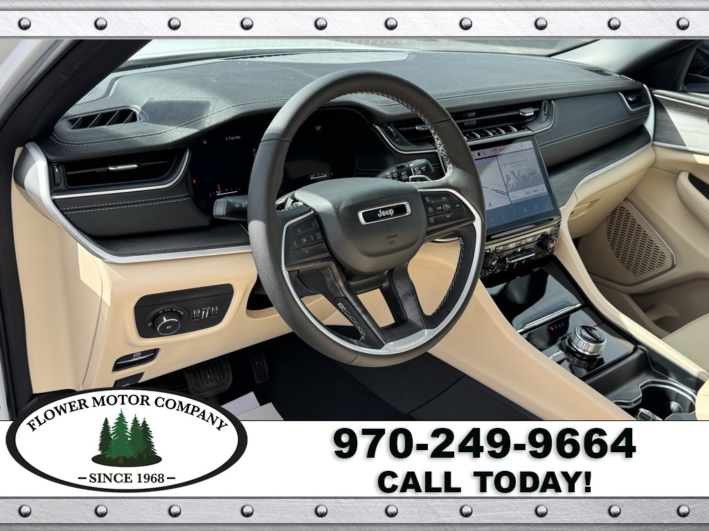 2025 Jeep Grand Cherokee Limited photo 4