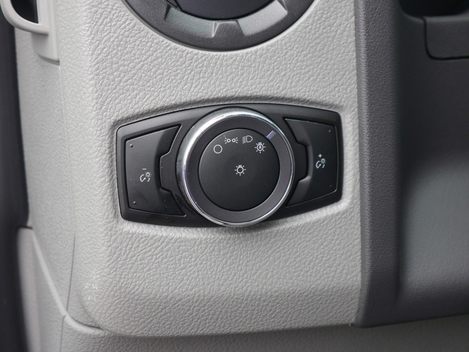2025 Ford E-350 photo 4
