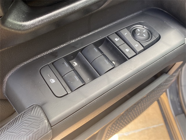 2025 Toyota Tacoma SR5 4x4 Double Cab photo 16