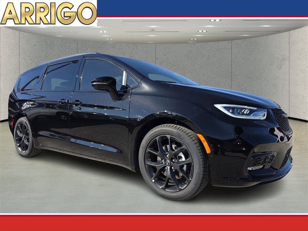 2026 Chrysler Pacifica Limited's photo