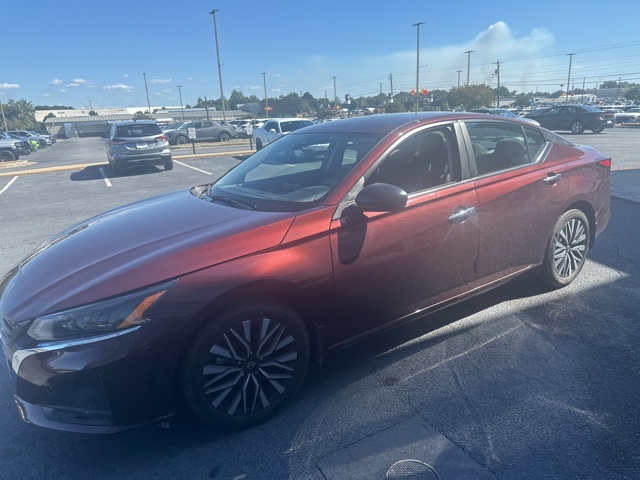 2024 Nissan Altima 2.5 SV photo 2