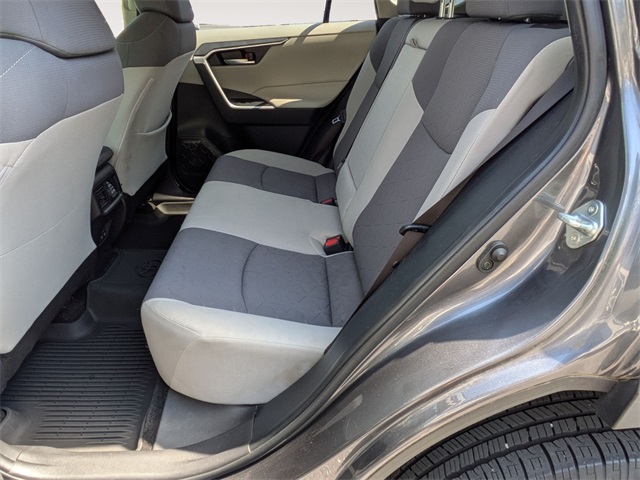 2020 Toyota RAV4 XLE photo 22