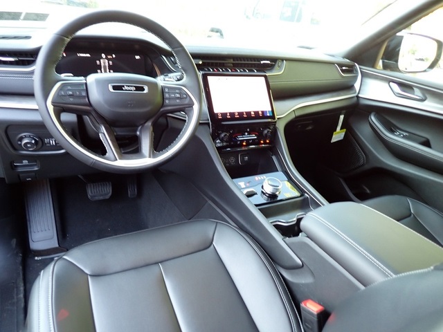 2025 Jeep Grand Cherokee Limited photo 12
