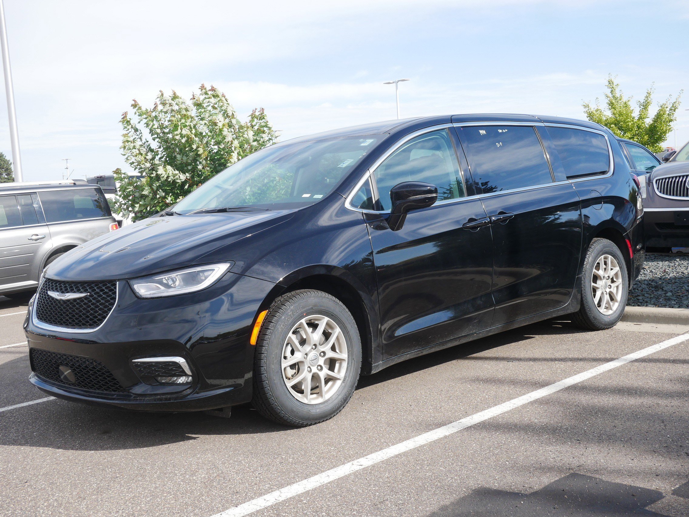 Used 2024 Chrysler Pacifica Touring L with VIN 2C4RC1BG0RR151406 for sale in Brooklyn Center, Minnesota