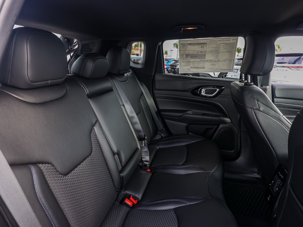 New 2026 Silver Zynith Metallic Clear-Coat Exterior Paint Jeep Latitude image 17