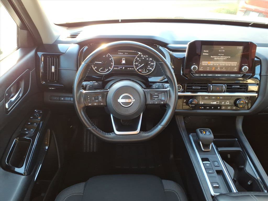 2022 Nissan Pathfinder SV photo 5