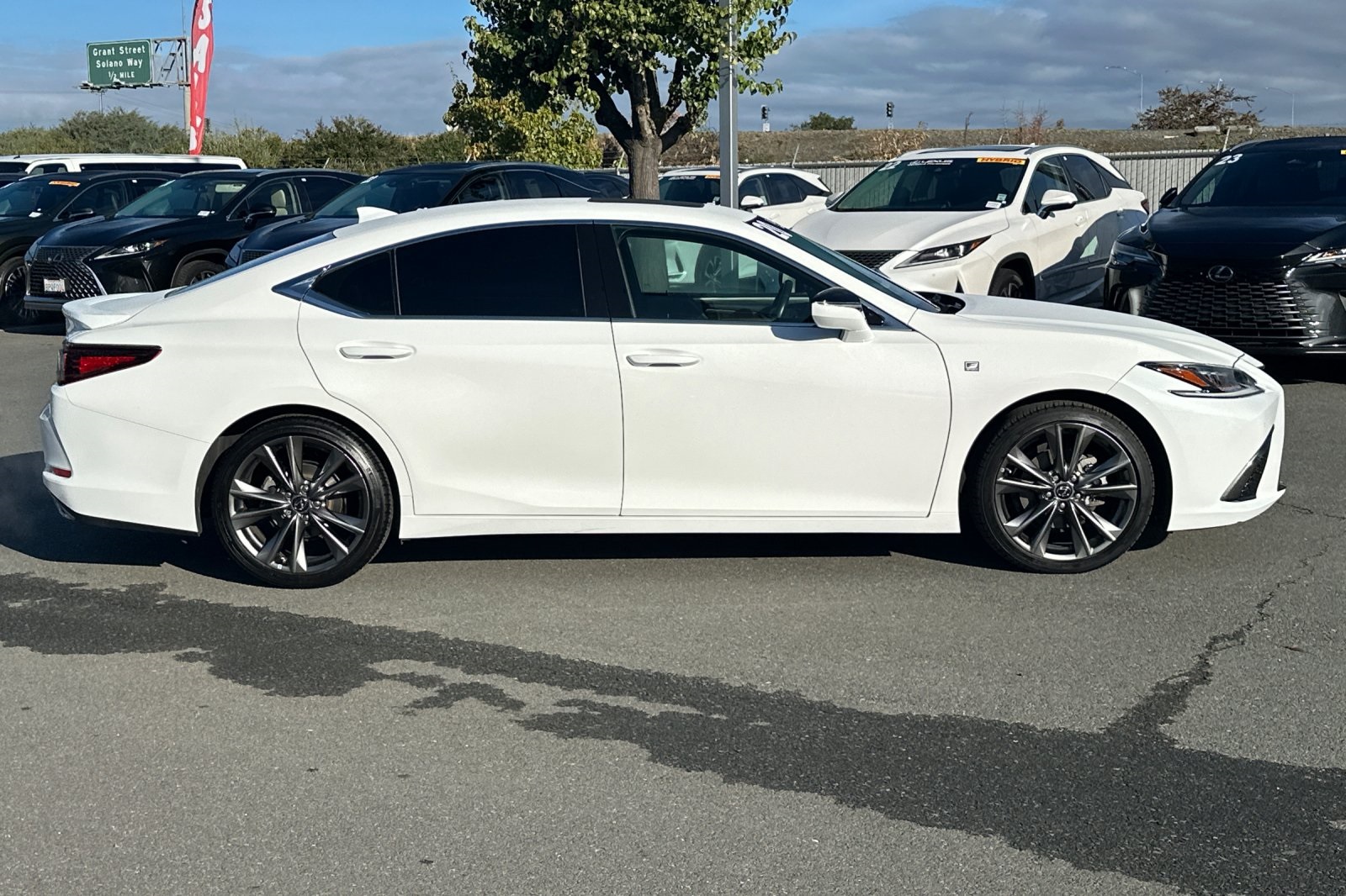 2020 Lexus ES 350 F SPORT photo 2