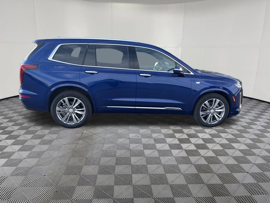 2025 Cadillac XT6 Premium Luxury photo 3