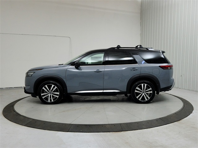 2025 Nissan Pathfinder Platinum photo 4