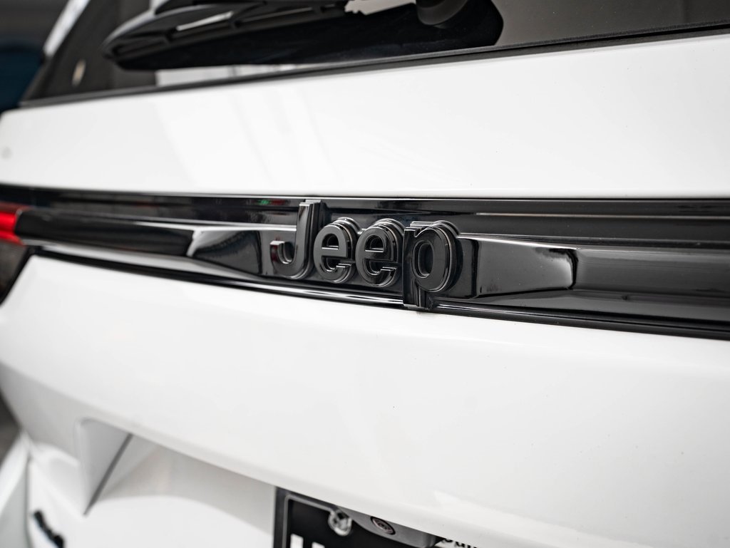 2023 Jeep Grand Cherokee Altitude photo 15