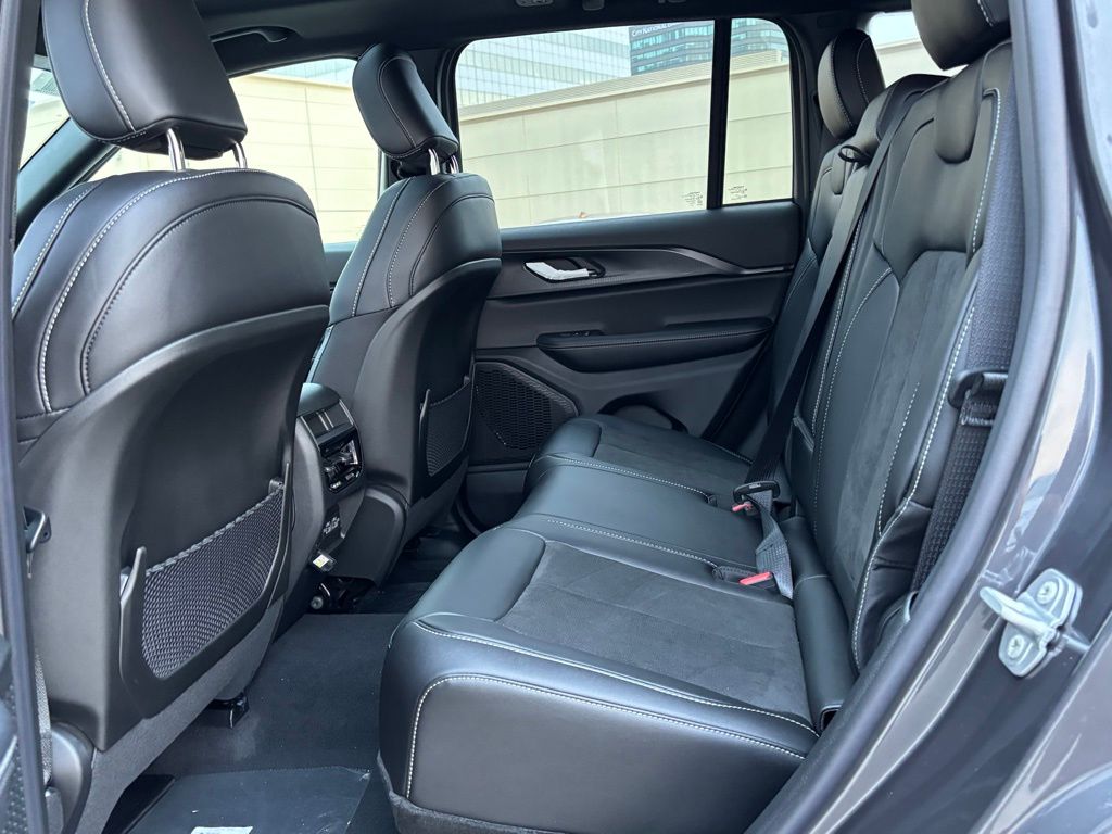 2025 Jeep Grand Cherokee Altitude X photo 21