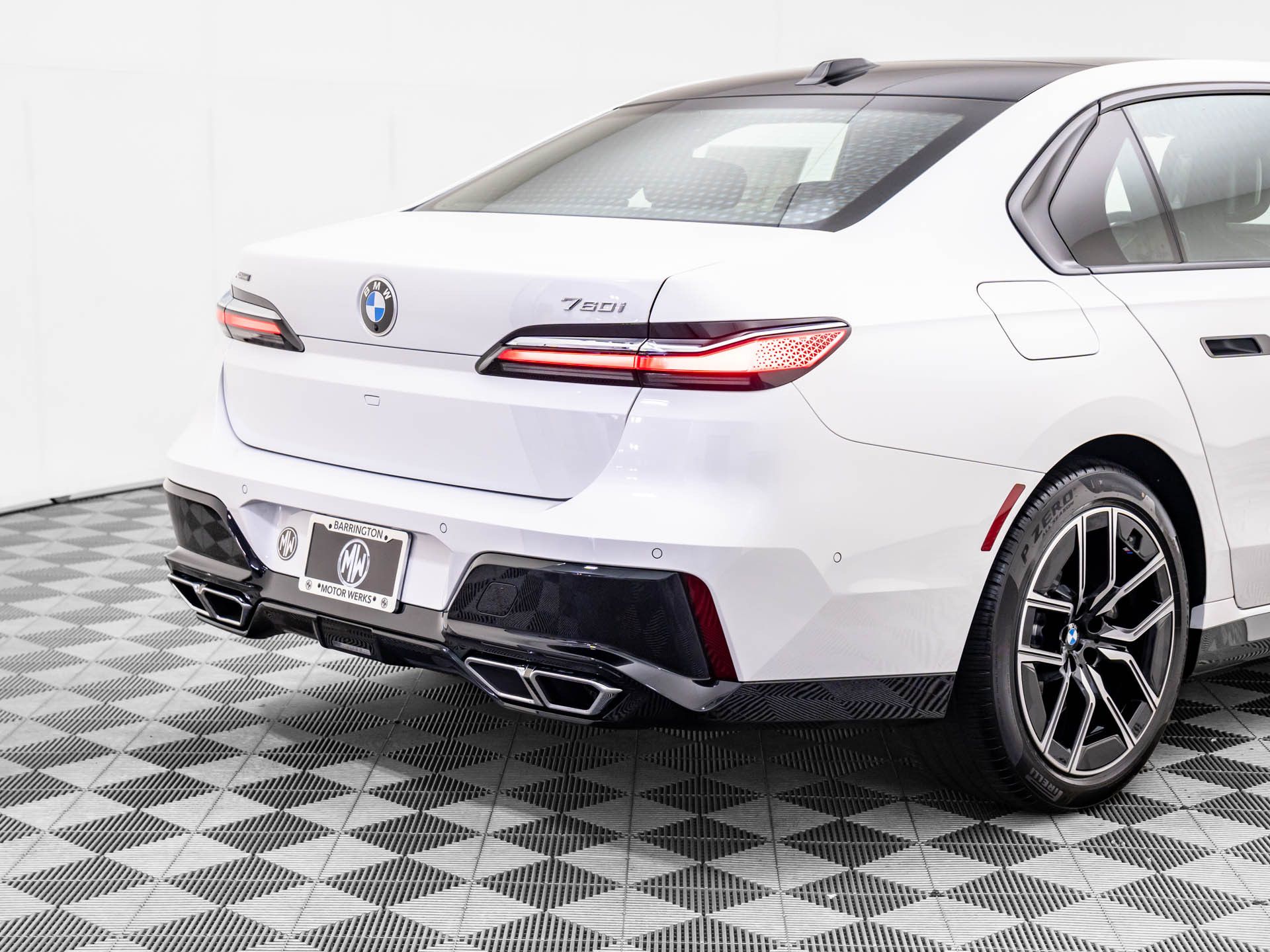 New 2025 Mineral White Metallic BMW 760i xDrive image 39