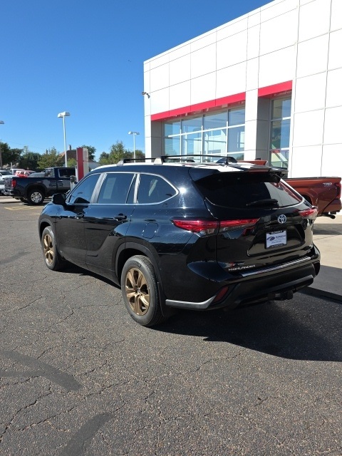 2023 Toyota Highlander Hybrid Bronze Edition photo 3