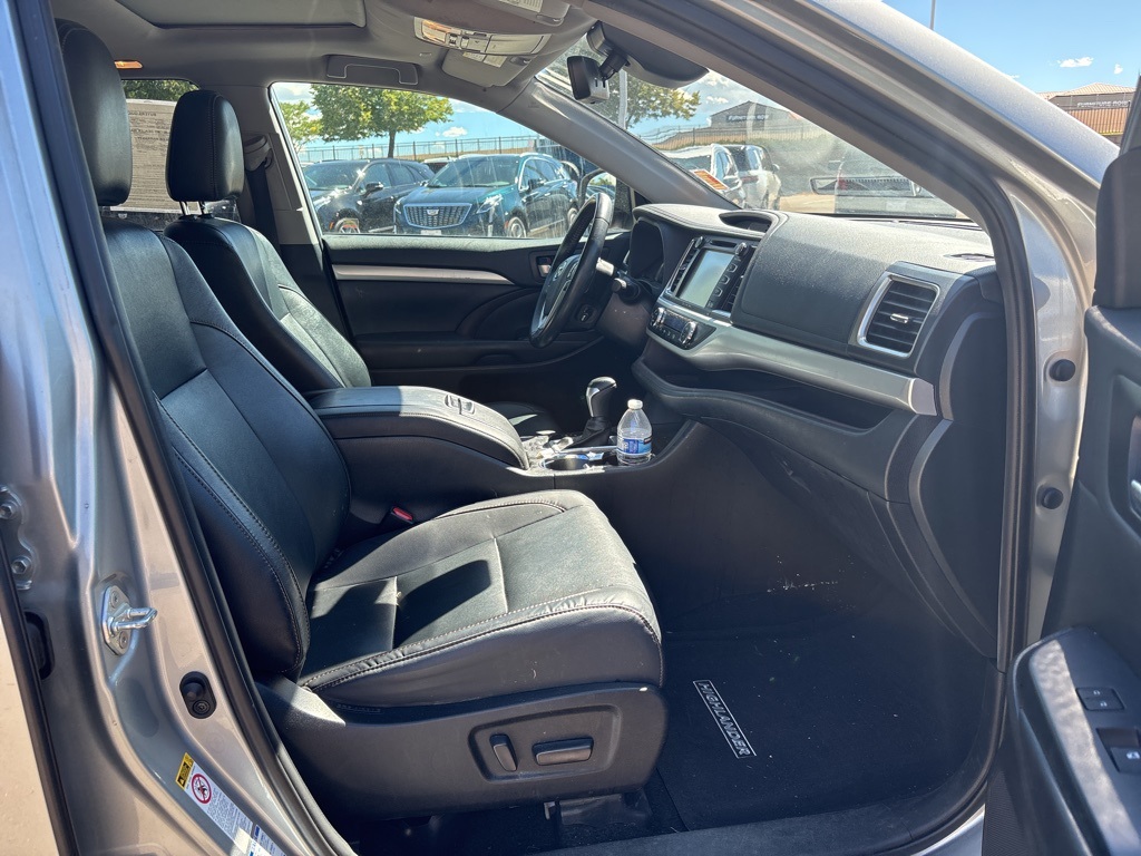 2019 Toyota Highlander XLE photo 19