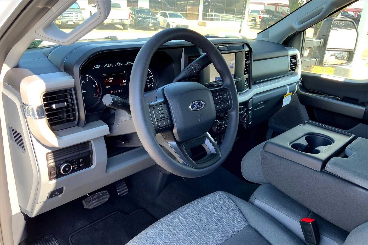 2025 Ford F-250 XLT photo 8