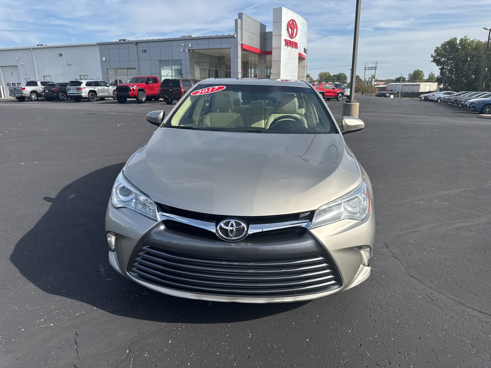 2017 Toyota Camry XLE photo 2