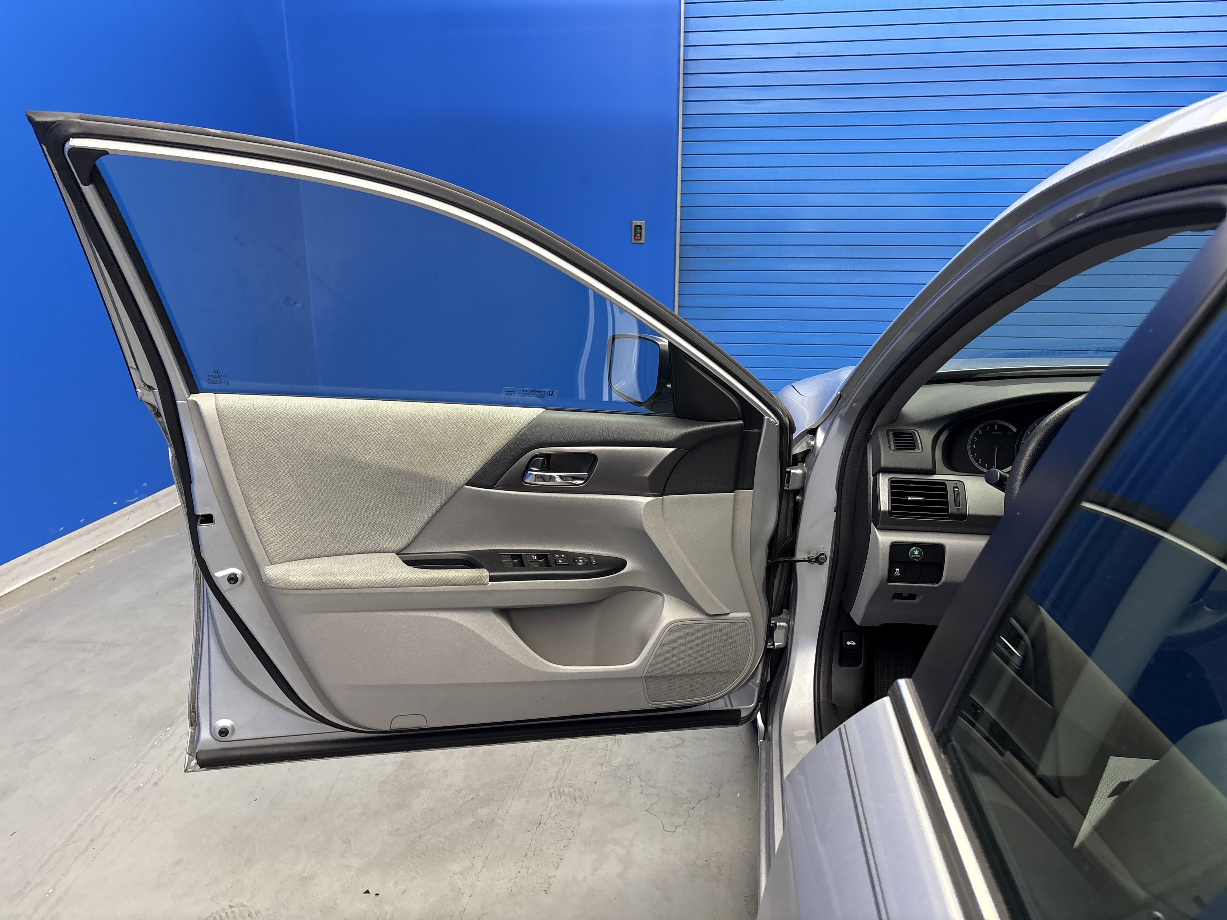 2013 Honda Accord LX photo 9