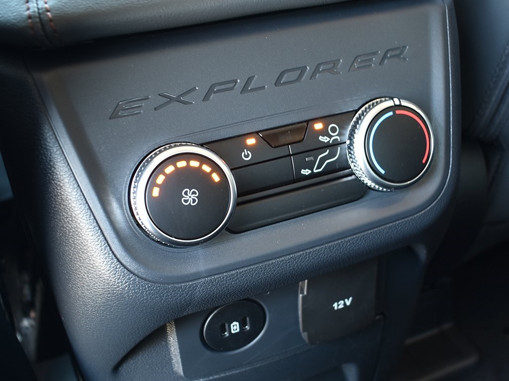 2025 Ford Explorer photo 21