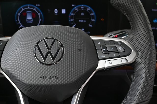 2025 Volkswagen Tiguan SEL R-Line Black photo 10