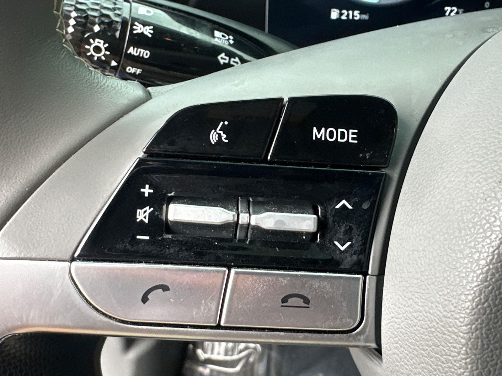 2023 Hyundai Elantra SEL photo 14