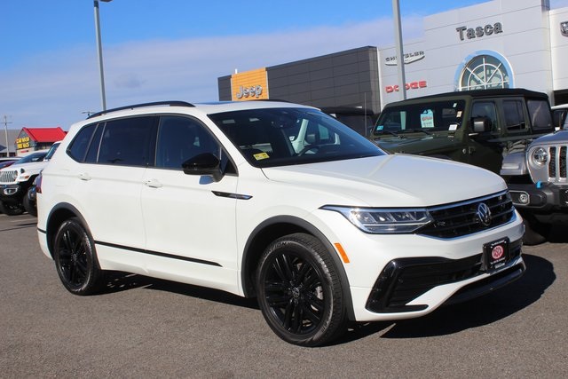 2022 Volkswagen Tiguan SE R-Line Black's photo