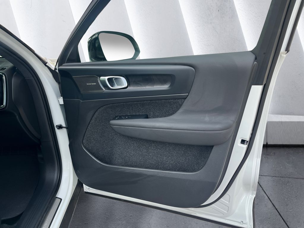 2024 Volvo XC40 Recharge Ultimate photo 15