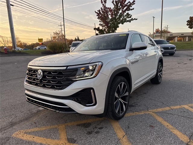 2025 Volkswagen Atlas Cross Sport SEL Premium R-Line photo 7