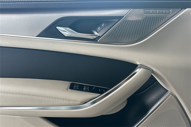 2024 Jaguar XF P250 R-Dynamic SE photo 10