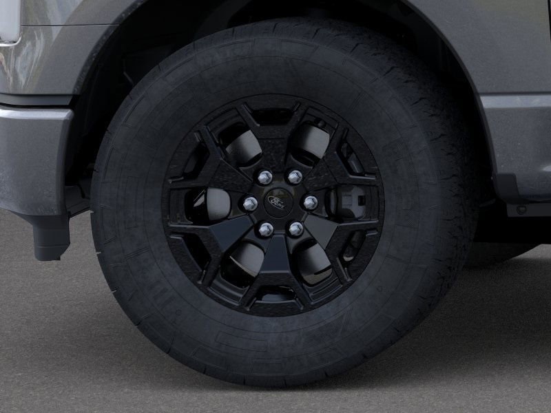 2025 Ford F-150 Lightning XLT photo 17