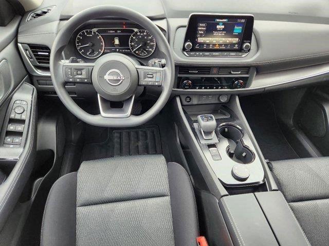2025 Nissan Rogue SV photo 10