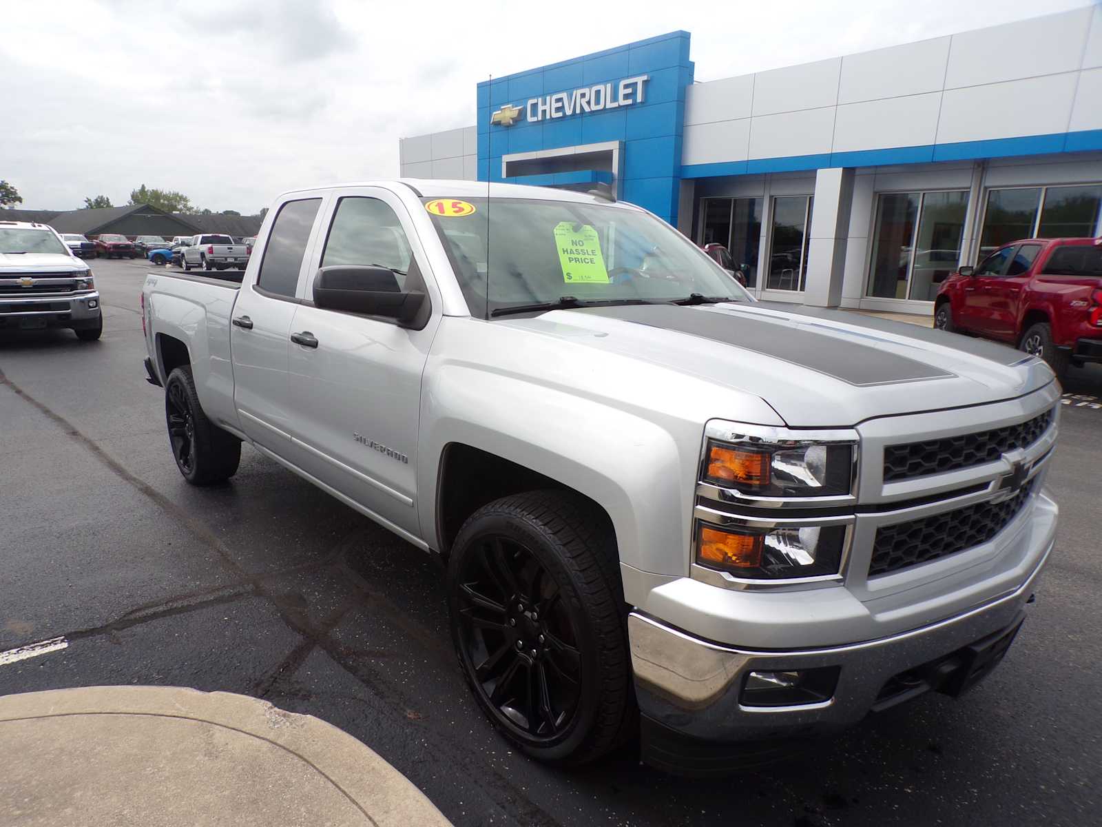 2015 Chevrolet Silverado 1500 LT photo 2