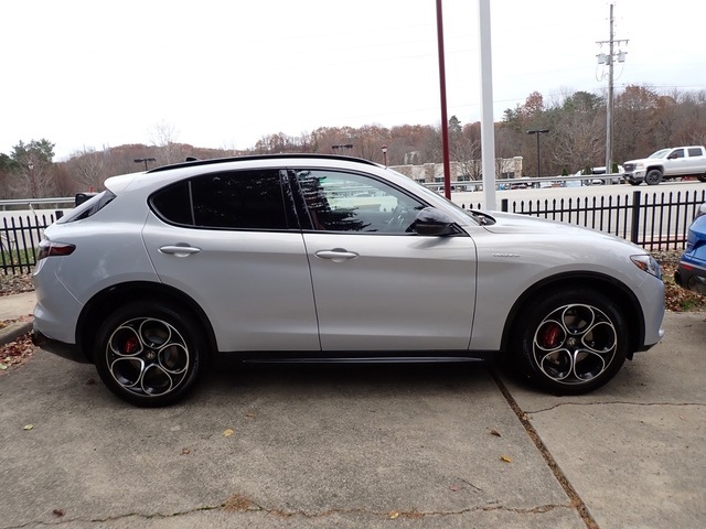 2025 Alfa Romeo Stelvio Sprint Base photo 4