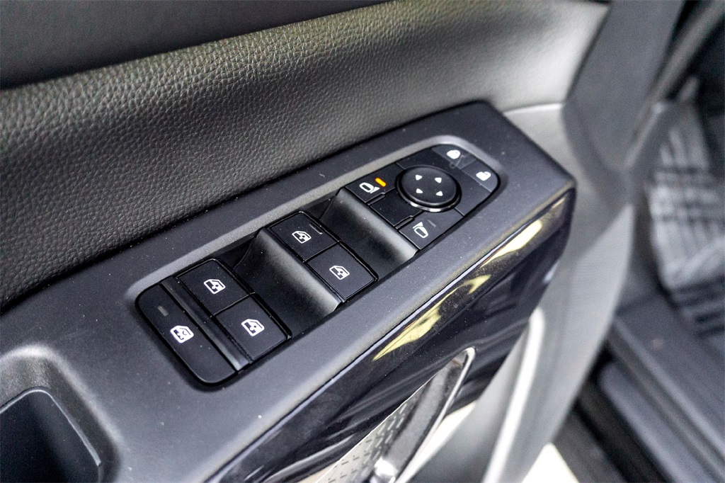 2025 Nissan Pathfinder SV photo 10